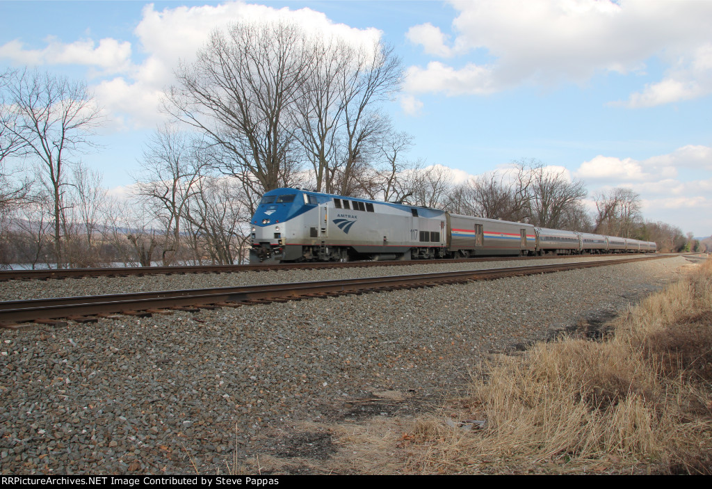 AMTK 117 takes train 07T west